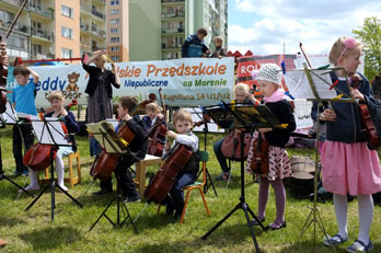 Koncert Mobilnej Szkoły Muzycznej podczas "Misiowego Festynu".